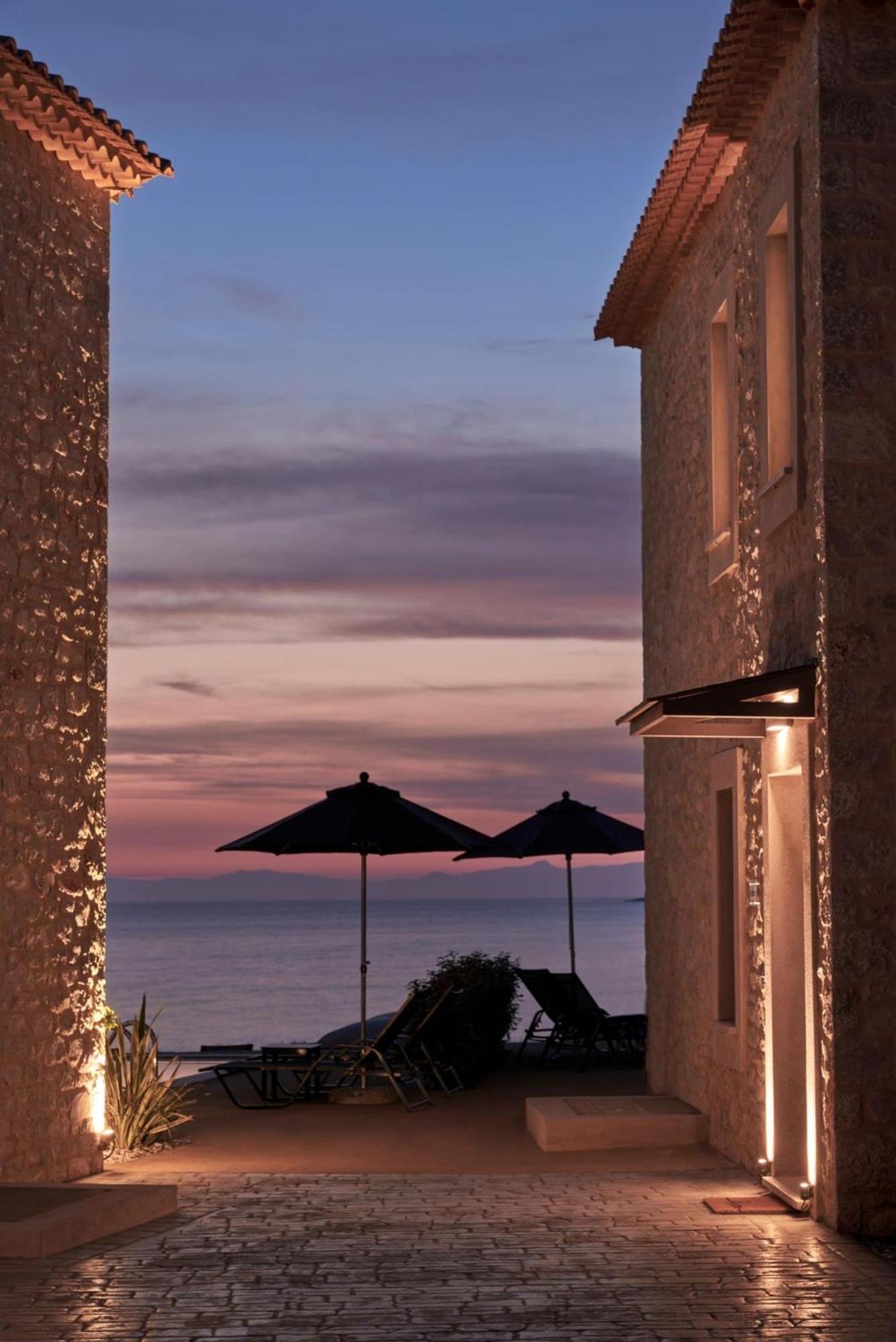 Beachfront Alassa Villas With Private Pools Kotronion  外观 照片
