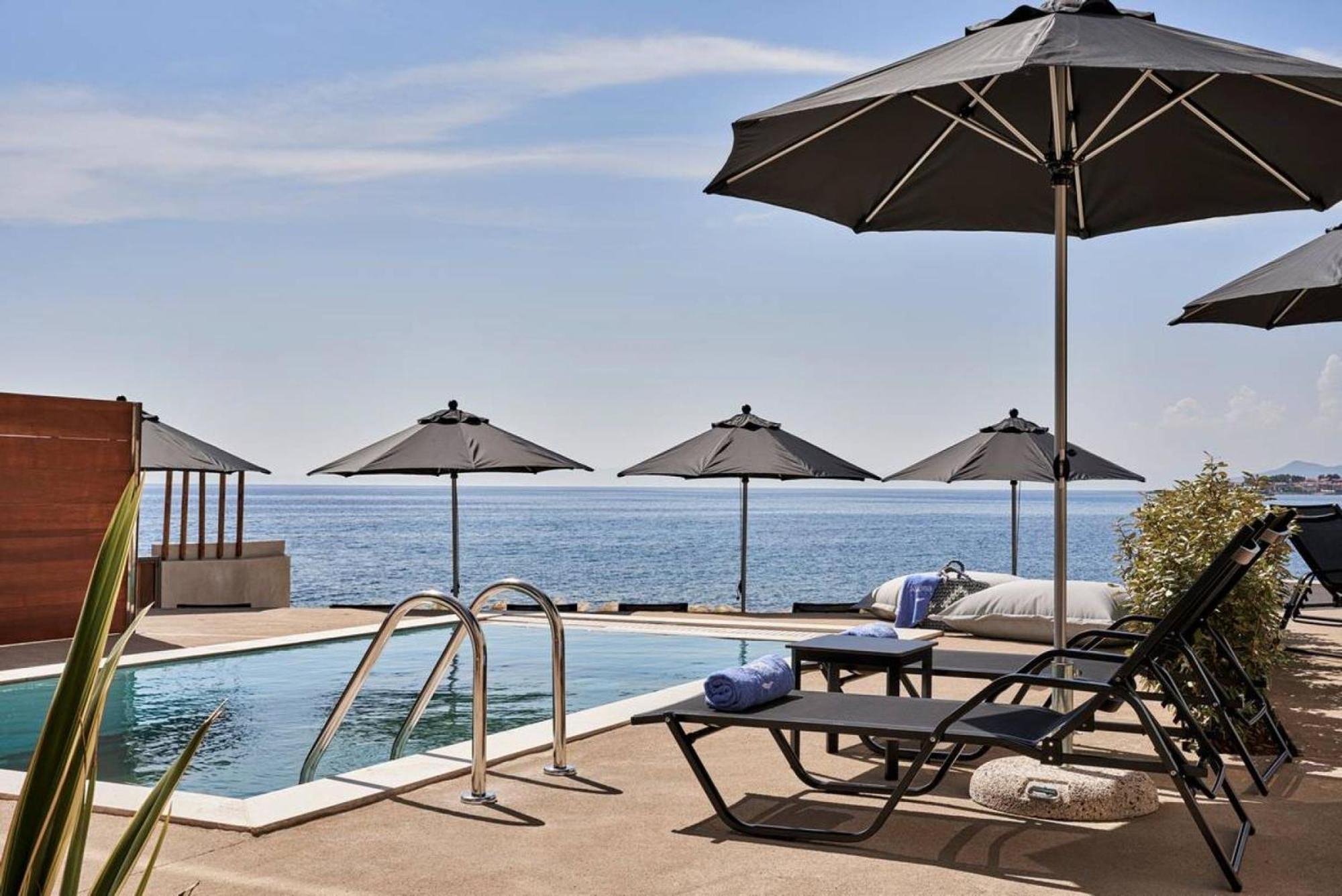 Beachfront Alassa Villas With Private Pools Kotronion  外观 照片